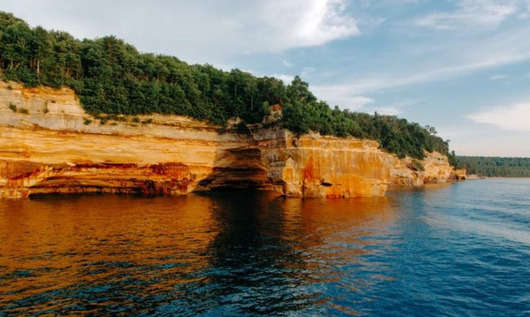 Pictured Rocks Lakeshore: Timings, tickets & contact info