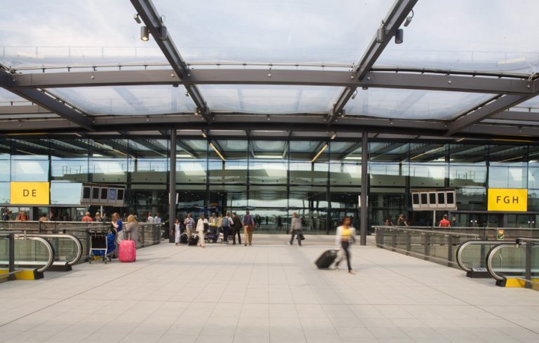 London Gatwick Airport: Your guide to contact and get help